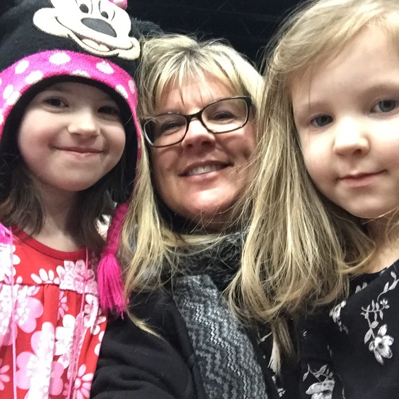 Meet your Posher, Joy - Picture 2 of 4